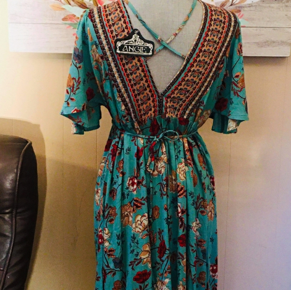 Angie Dress - Picture 2 of 4